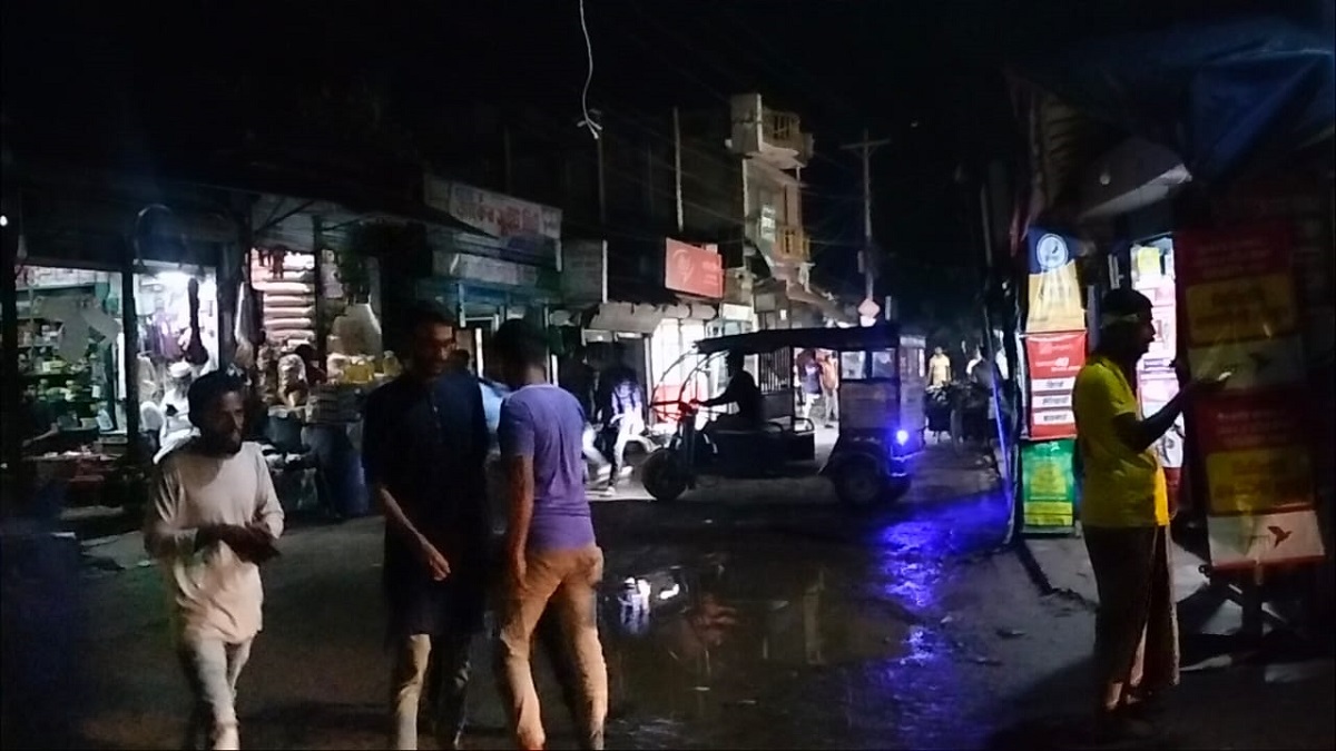 নির্বাচনের জেরে শরীয়তপুরে জামাই-শ্বশুর পক্ষের সংঘর্ষ; শতাধিক ককটেল বিস্ফোরণ, পুলিশসহ আহত ১৫