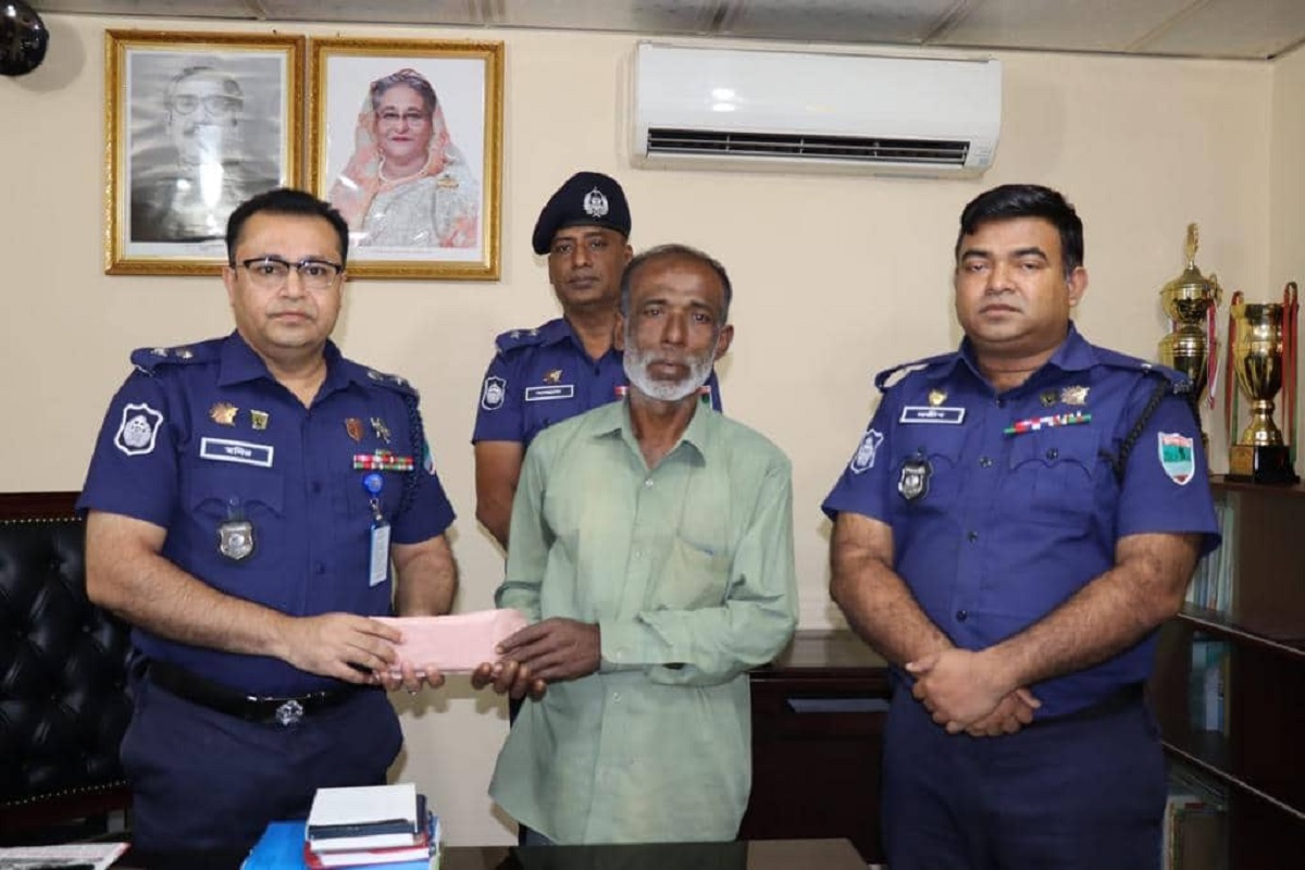 প্রতারকের খপ্পরে সর্বস্বান্ত আবুল পাশে পেল পুলিশকে