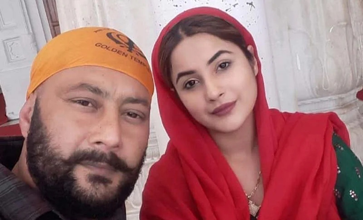 বাড়িতে ঢুকে হত্যার হুমকি শেহনাজ গিলের বাবাকে