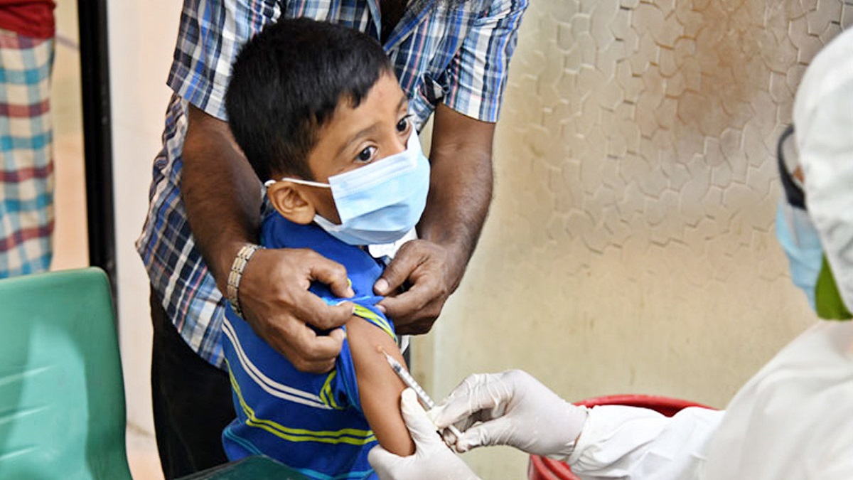 সারাদেশে শিশুদের দেয়া হচ্ছে করোনা টিকা
