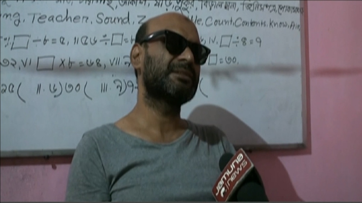 বিশ্ব সাদাছড়ি দিবস আজ, ক্যামব্রিজের ডিগ্রি নিয়েও অসহায় নুরুল হুদা