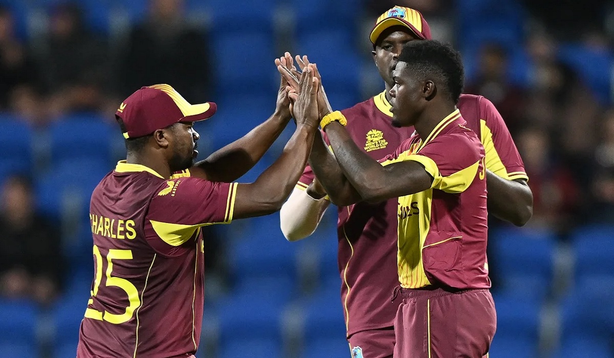 বাঁচা-মরার ম্যাচে ১৫৩ রান রক্ষায় লড়ছে উইন্ডিজ