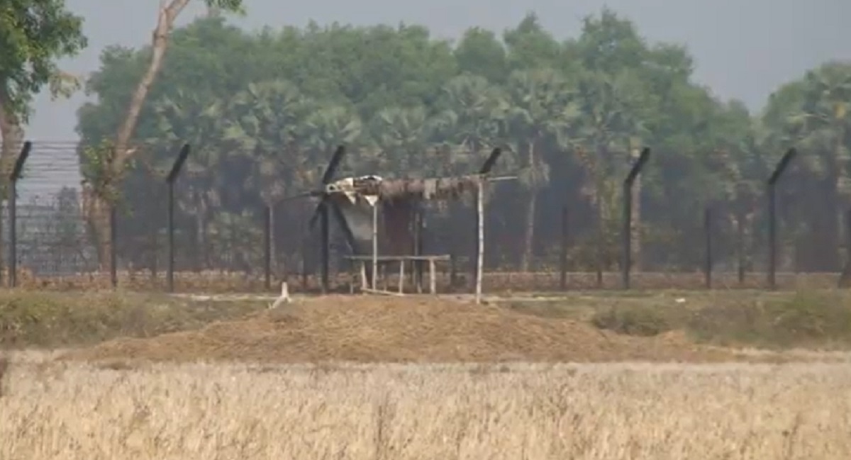 নওগাঁয় বিজিবির উপর হামলা, আহত ২