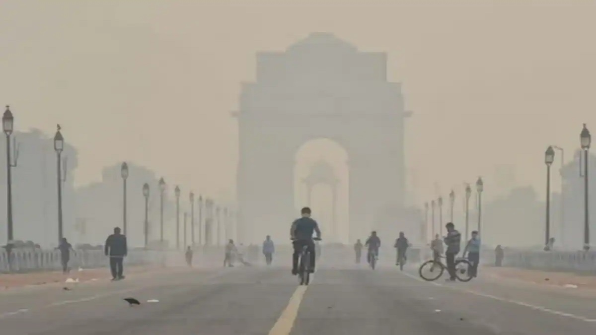 ভয়াবহ বায়ু দূষণে হাঁসফাঁস করছেন দিল্লিবাসী