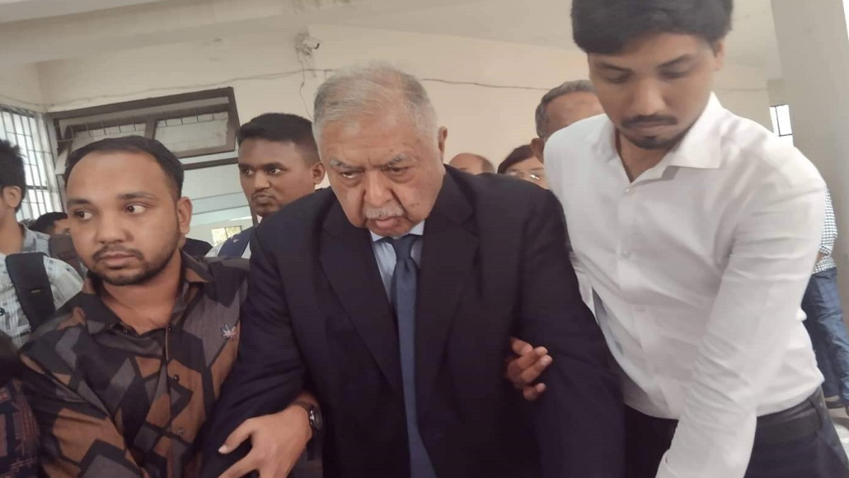 কর ফাঁকি ও জামাতা সংক্রান্ত প্রশ্নে ‘বিরক্ত’ ড. কামাল