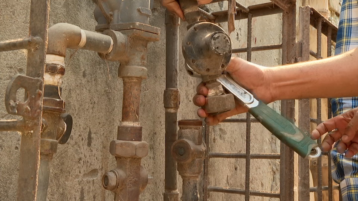 বকেয়া পরিশোধ না করায় সংযোগ বিচ্ছিন্নের অভিযান তিতাসের