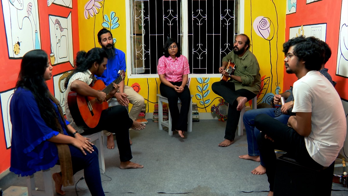 সুর আর কথায় যাপিত জীবনের ছবি আঁকছে ‘হাতিরপুল সেশনস’