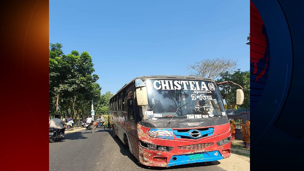 জয়পুরহাটে বাসের চাপায় প্রাণ হারালেন সাবেক সেনা সদস্যের স্ত্রী