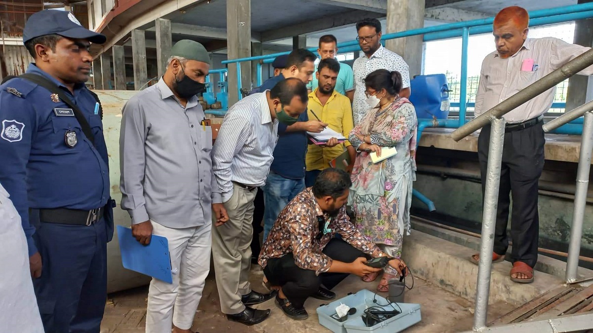 নরসিংদীতে নদী ও পরিবেশ দূষণের অভিযোগে ডাইং কারখানাকে ১ লাখ টাকা জরিমানা