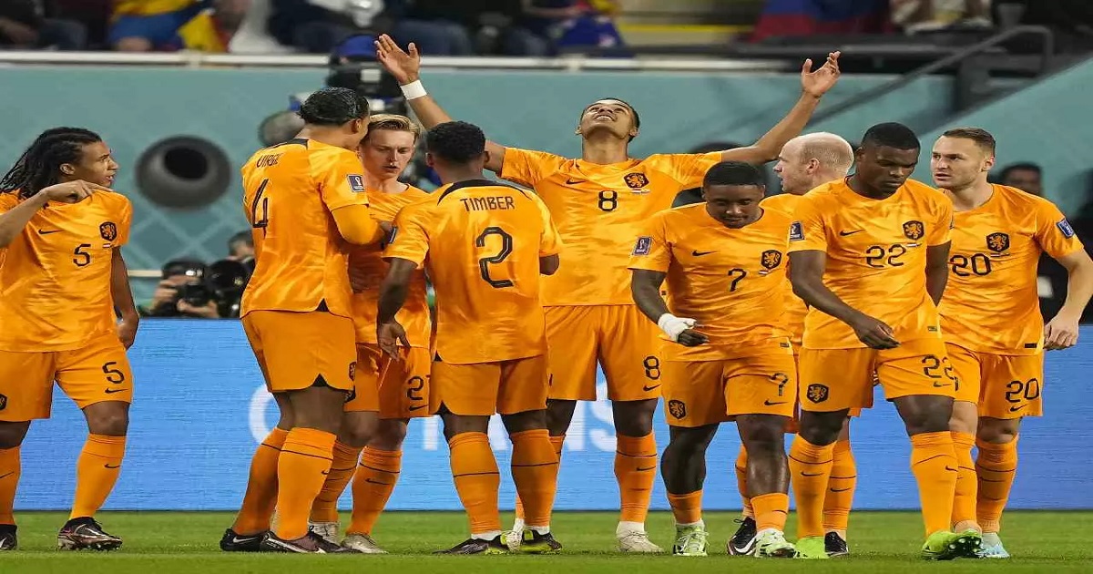 গ্রুপ চ্যাম্পিয়ন হয়ে নকআউট পর্বে নেদারল্যান্ডস