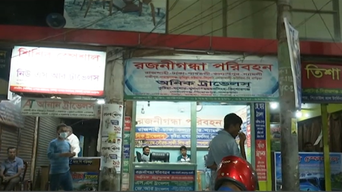 রাজশাহীতে টার্মিনাল থেকে একটি বাস লাপাত্তা