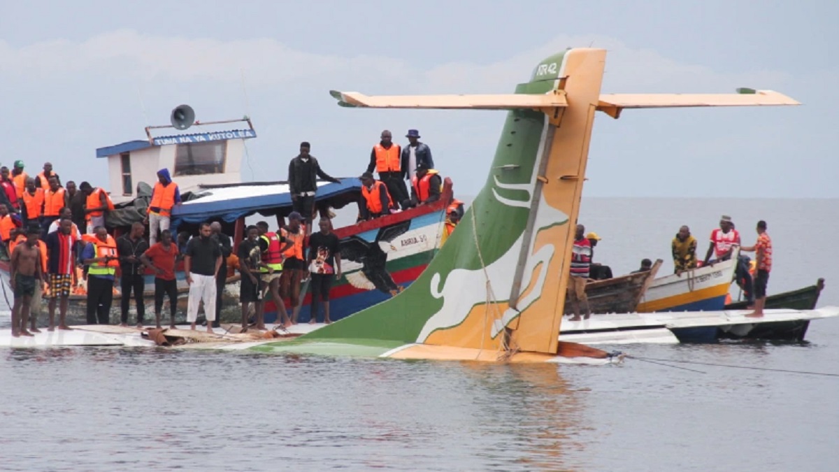 তানজানিয়ায় যাত্রীবাহী বিমান বিধ্বস্ত, নিহত ১৯