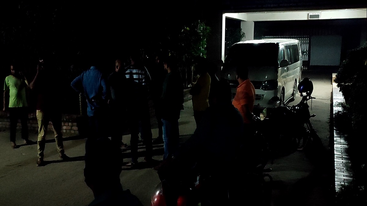 টঙ্গীর বস্তিতে পুলিশের অভিযান; ধাওয়া-পাল্টাধাওয়ায় আহত ৭ পুলিশ সদস্য