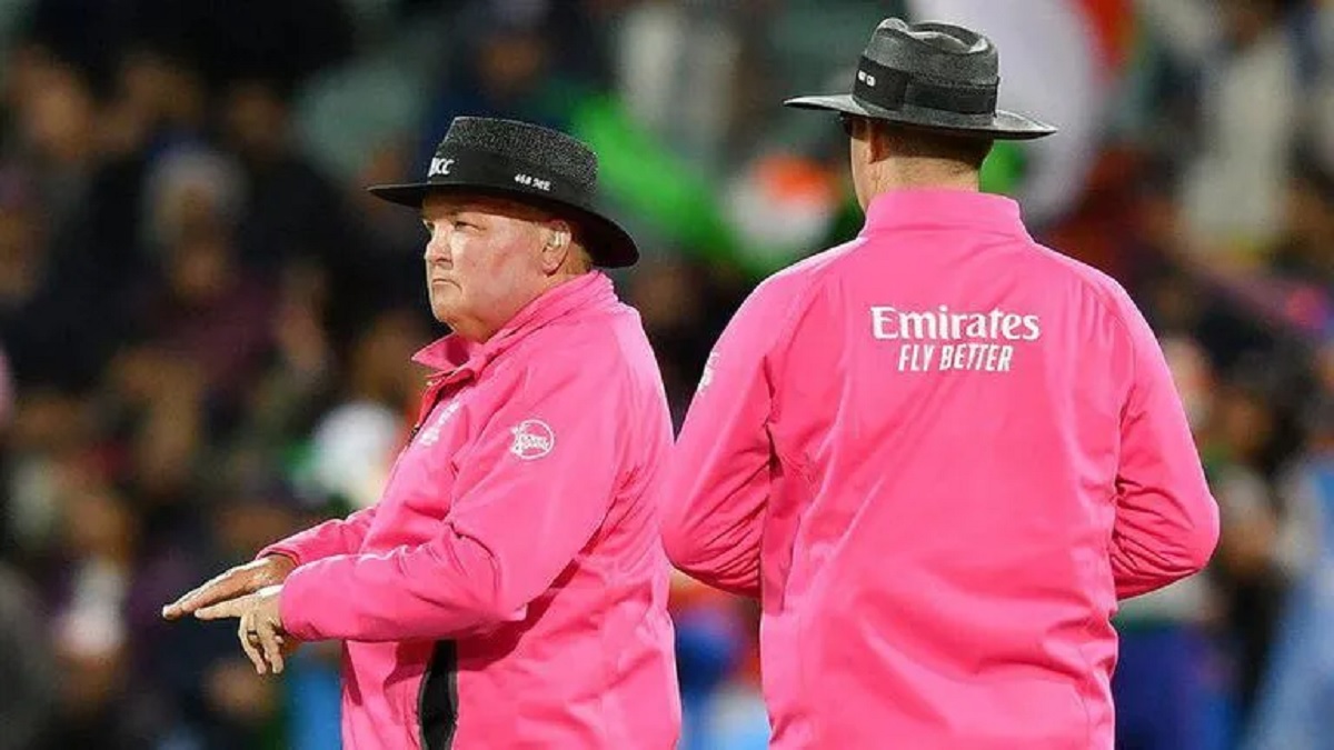 সেমিফাইনালের আম্পায়ারদের নাম ঘোষণার পর হতাশ পাকিস্তান সমর্থকরা