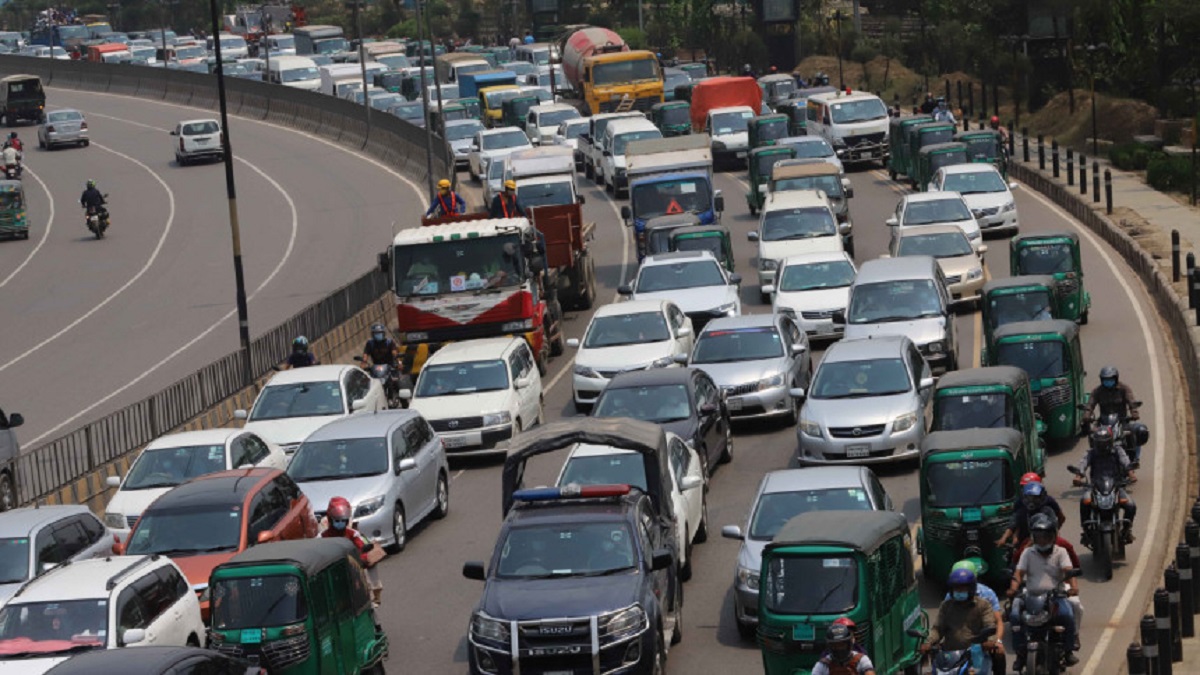 শুক্রবার রাতে বিমানবন্দর সড়ক এড়িয়ে চলার অনুরোধ বেবিচকের
