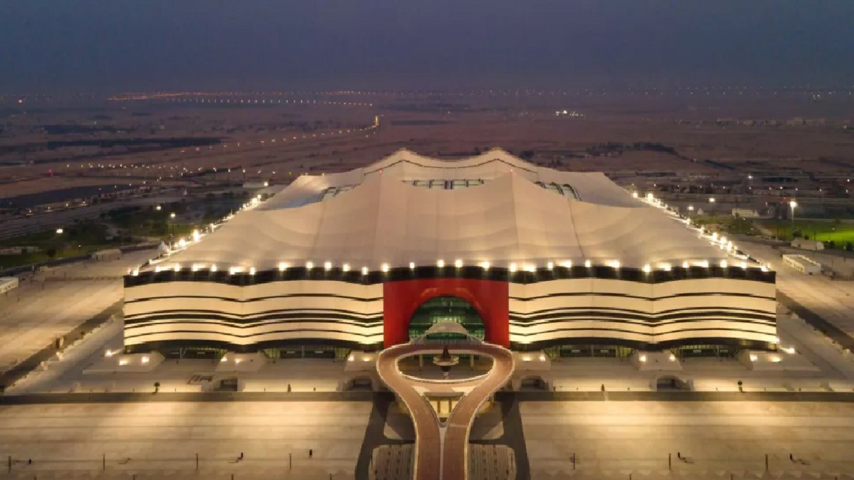 বেদুঈন জাতির তাঁবুর আদলে তৈরি আল বায়াত স্টেডিয়াম