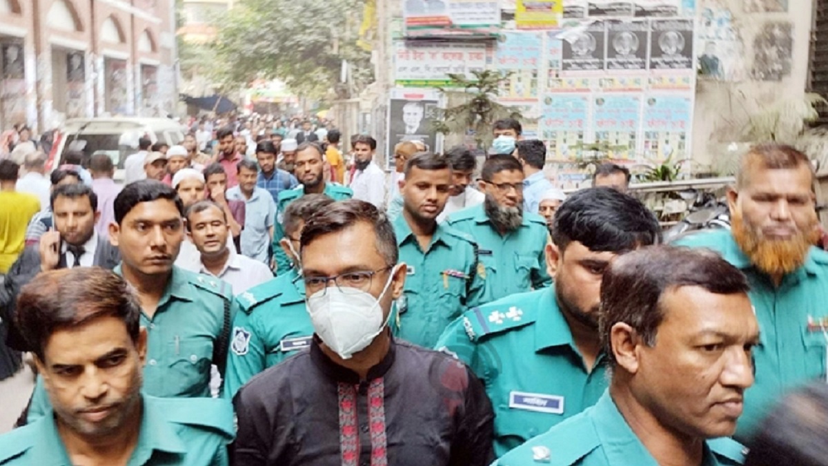 বনজ কুমারের মামলায় বাবুল আক্তারকে গ্রেফতার দেখিয়েছেন আদালত