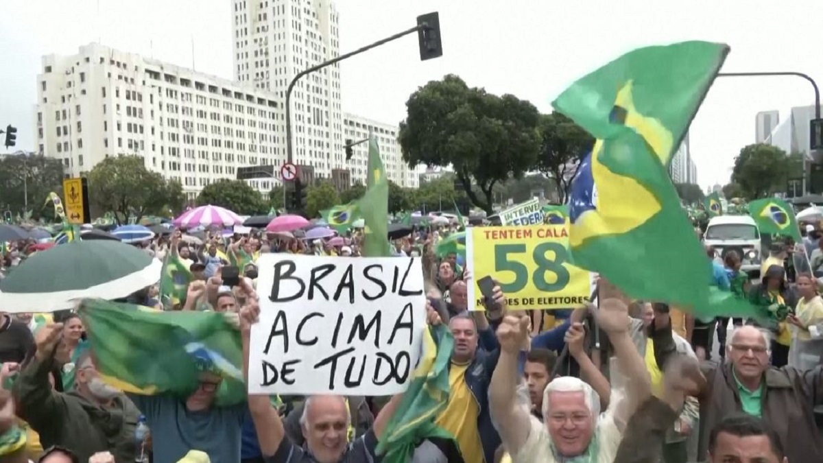 ফল প্রত্যাখান করে ব্রাজিলে বিক্ষোভ অব্যাহত রেখেছে বোলসোনারোর সমর্থকরা