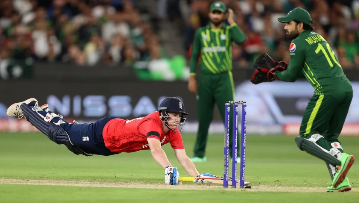 স্নায়ুক্ষয়ী সমাপ্তির দিকে ইংল্যান্ড-পাকিস্তান ফাইনাল