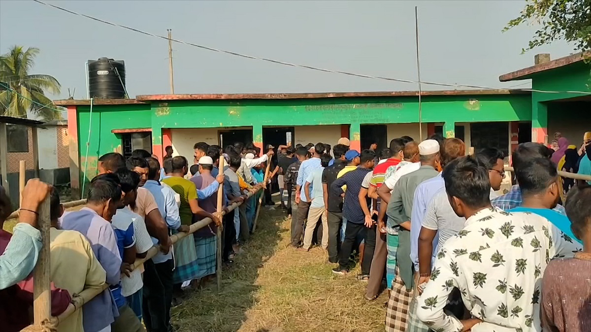 ভোট চলছে শতাধিক উপজেলা-পৌরসভা-ইউপিতে