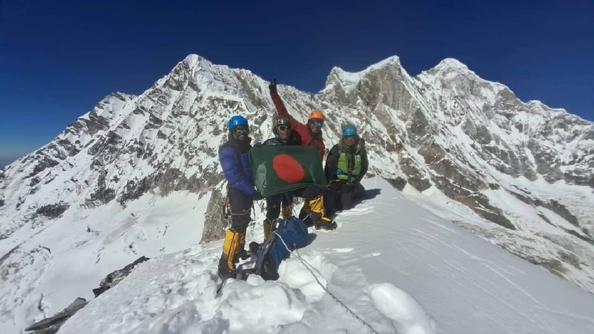 প্রথমবারের মতো ডোলমা খাং শিখর জয় করলেন চার বাংলাদেশি অভিযাত্রিক