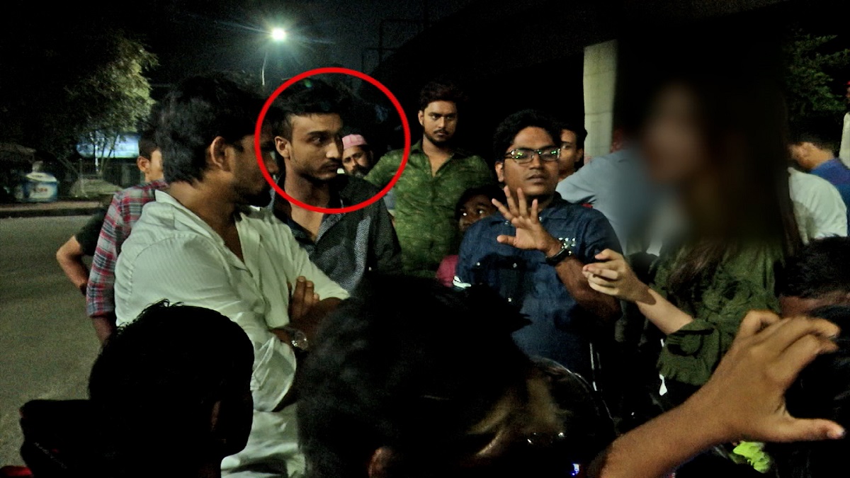 ঢাবিতে নারী শিক্ষার্থী হেনস্তা, মারধর করে ফোন কেড়ে নেয়ার চেষ্টা