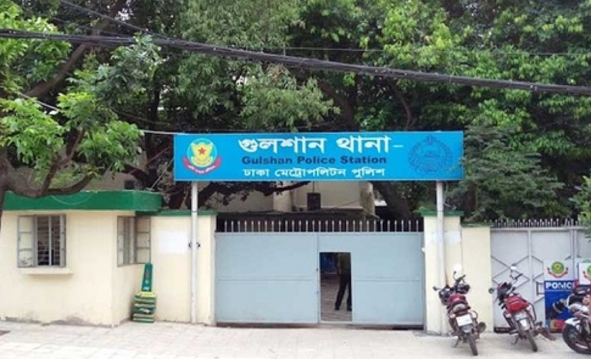 গুলশানে রুশ দূতাবাসের গাড়িকে ধাক্কা প্রাইভেট কারের, আহত ২