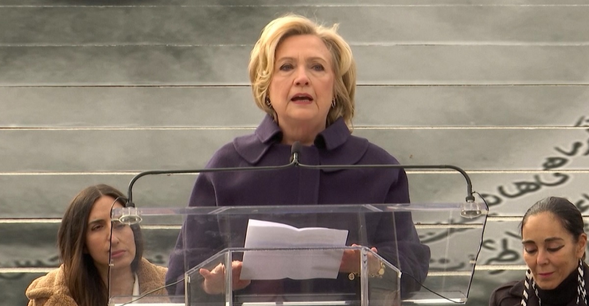 ইরানিদের লড়াই এক অর্থে যুক্তরাষ্ট্রের লড়াই: হিলারি ক্লিনটন