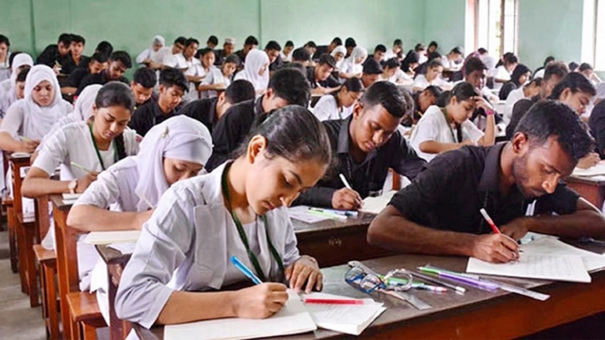গতবারের চেয়ে এইচএইসসি পরীক্ষার্থীর সংখ্যা কমেছে প্রায় দুই লাখ