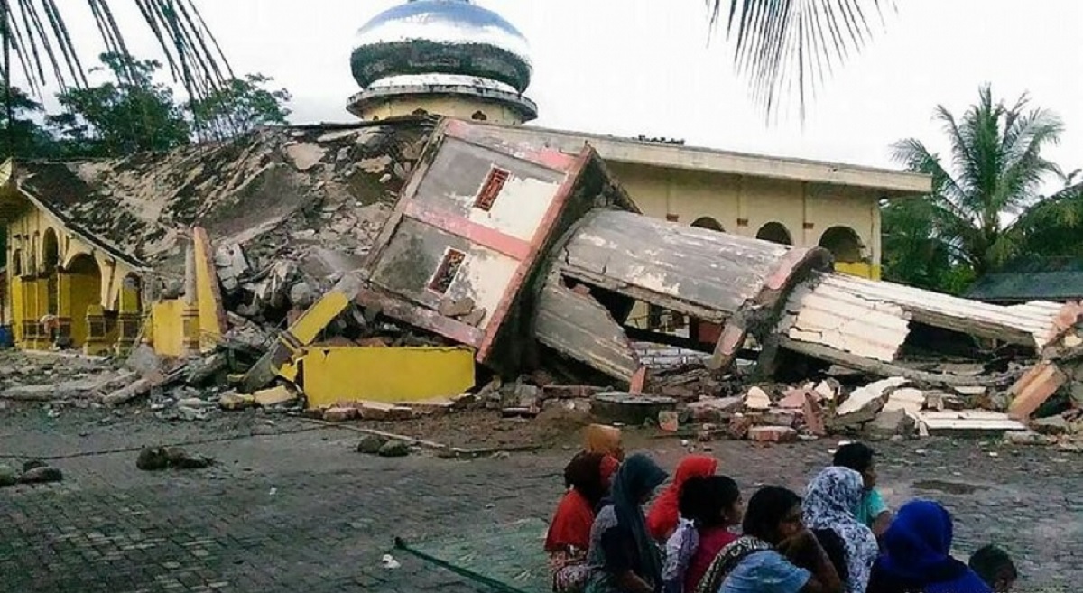 ইন্দোনেশিয়ায় শক্তিশালী ভূমিকম্প: মৃতের সংখ্যা বেড়ে ৫৬