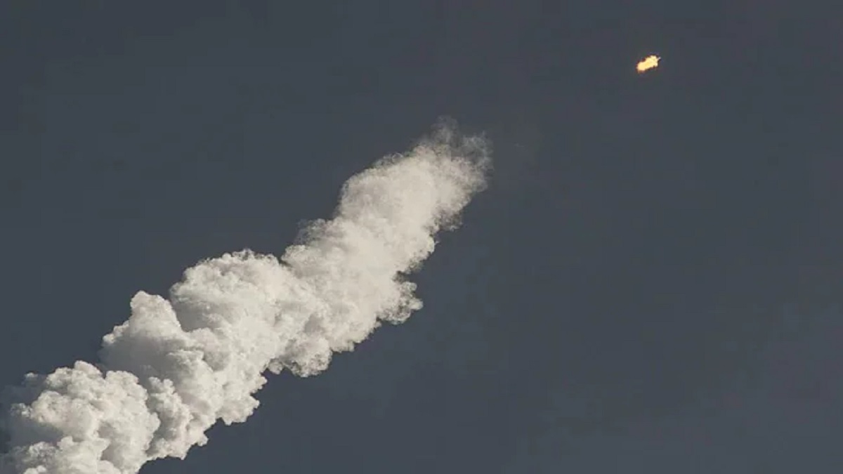 নতুন হাইপারসনিক মিসাইল আনলো ইরান, দাবি সকল প্রতিরক্ষা ব্যবস্থা ভেদ করবে