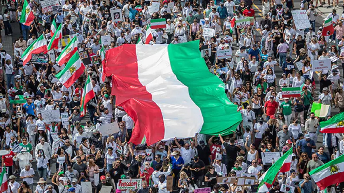 ইরানে চলমান হিজাব আন্দোলনে নিহতের সংখ্যা বেড়ে ৩২৬