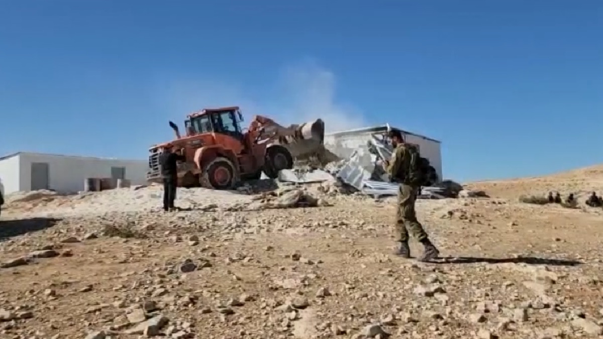 পশ্চিম তীরে ফিলিস্তিনিদের স্কুল গুড়িয়ে দিলো ইসরায়েল