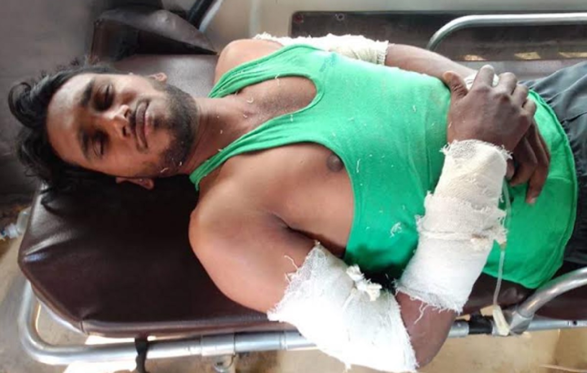 ঝিনাইদহে বিকাশকর্মীকে কুপিয়ে ৪ লক্ষ টাকা ছিনতাই