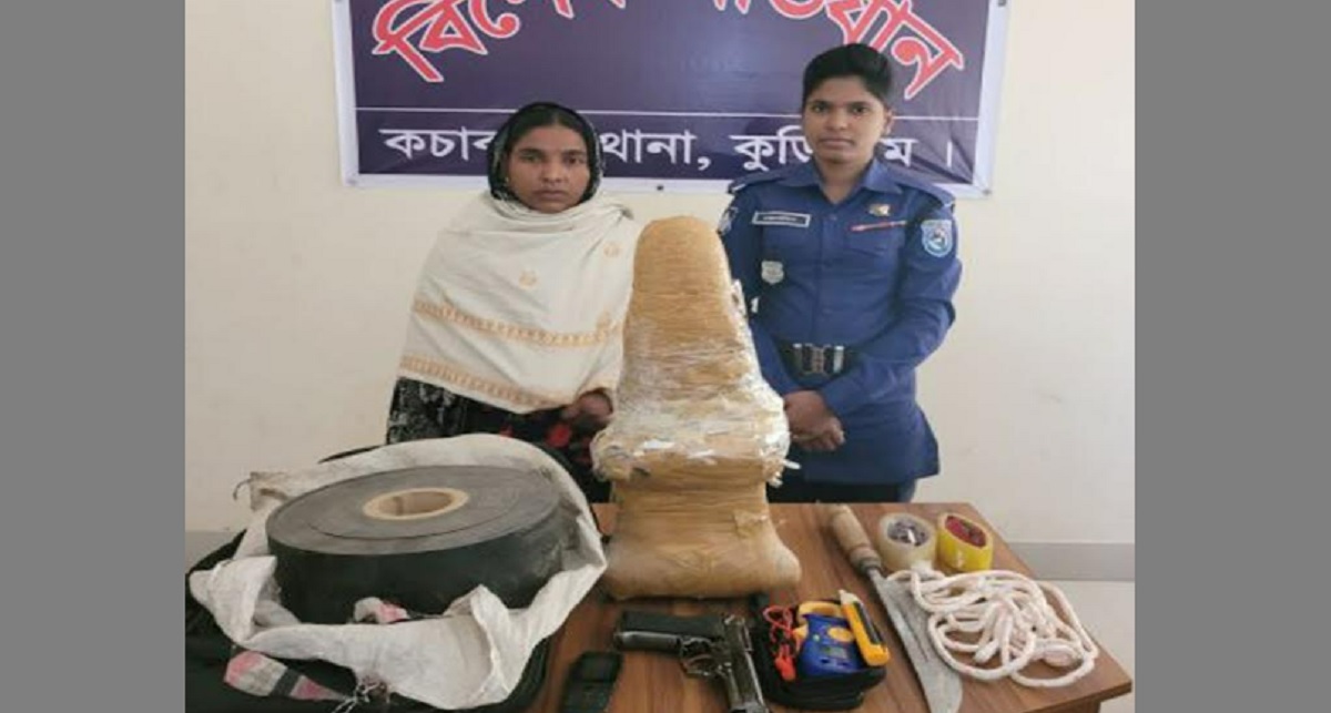 নকল সীমানা পিলারসহ নারী প্রতারক গ্রেফতার