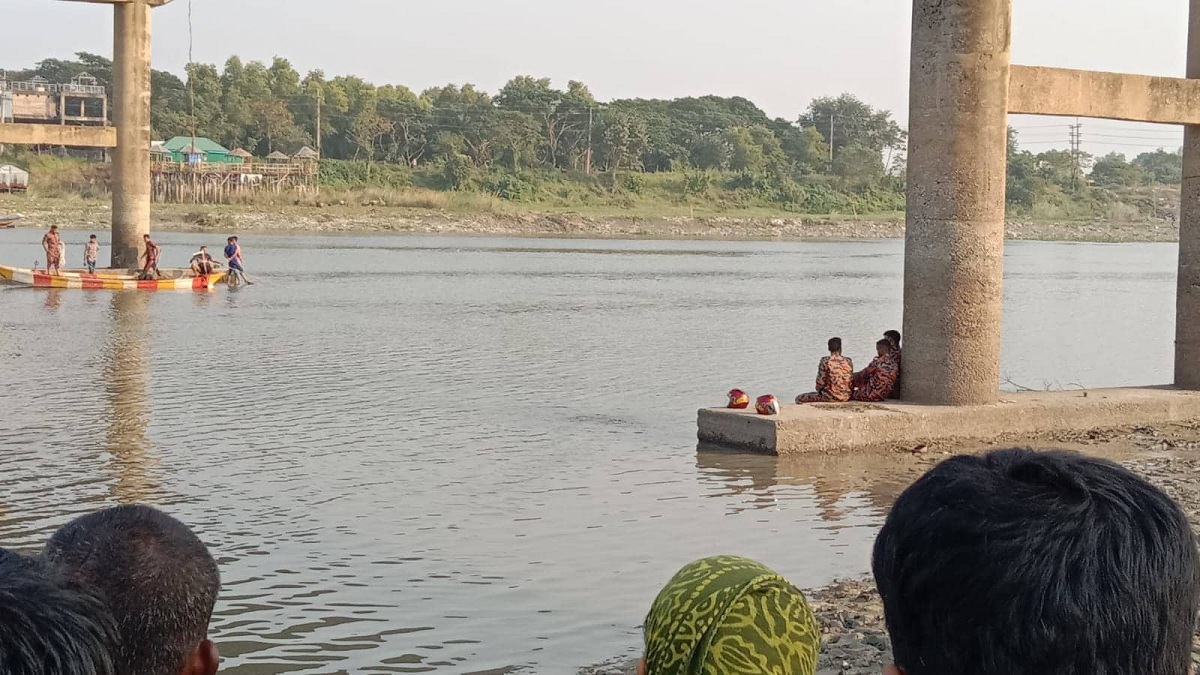 মায়ের সাথে অভিমান, সেতু থেকে লাফিয়ে নিখোঁজ যুবক