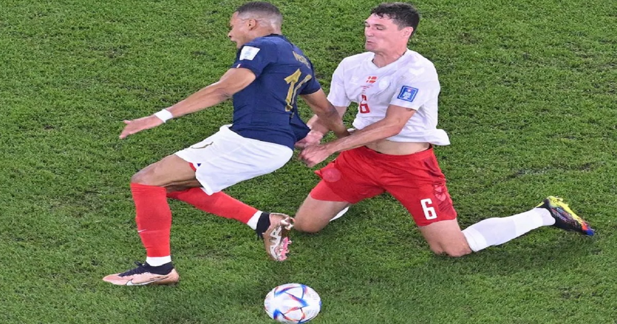 জমাট লড়াইয়ের আভাস রেখে গোলশূন্য ফ্রান্স-ডেনমার্কের প্রথমার্ধ