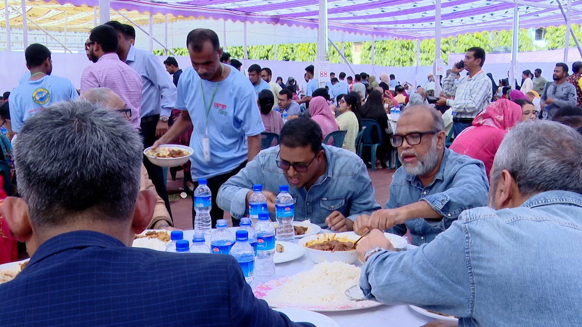 ঢাকায় চট্টগ্রাম সমিতির মেজবান আয়োজন; হাসি-গল্প-আড্ডায় মেতে ওঠেন সদস্যরা