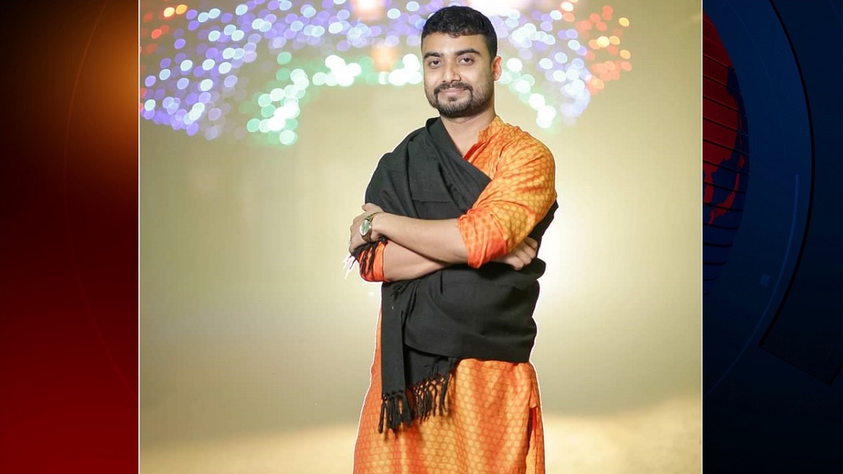 প্রেম না করায় পরীক্ষা কেন্দ্রের সামনে ছাত্রীকে মারধরকারী শিক্ষক গ্রেফতার