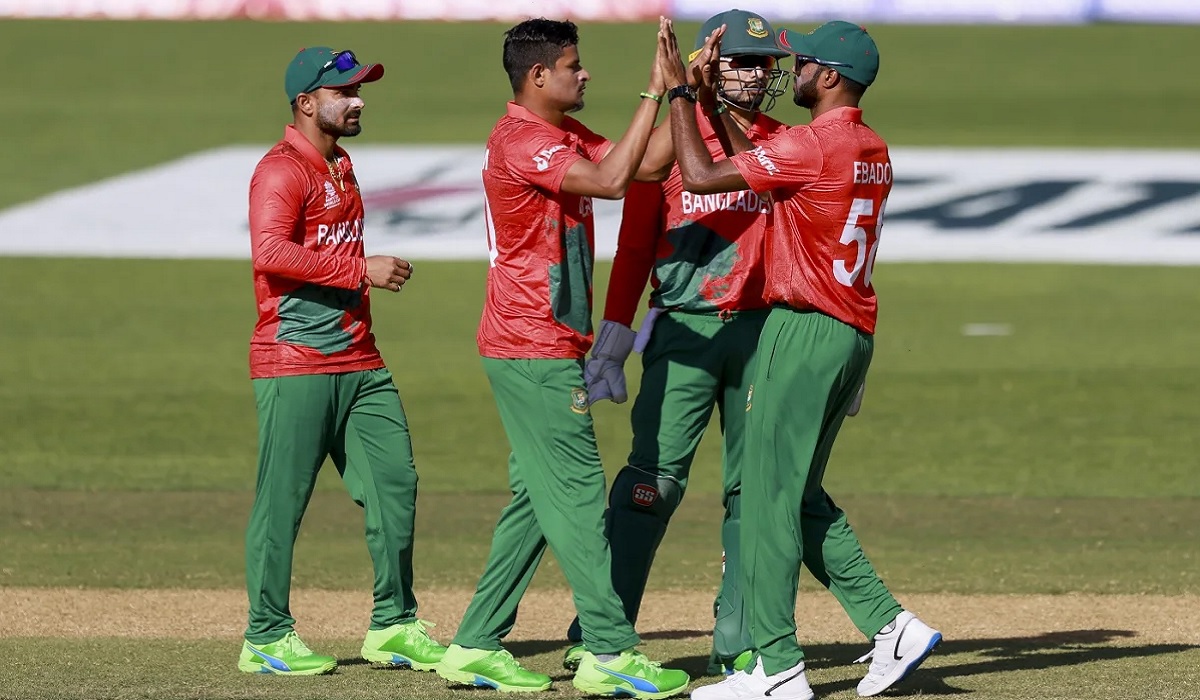 ৫ উইকেটে হেরে বাংলাদেশের বিদায়, সেমিতে পাকিস্তান