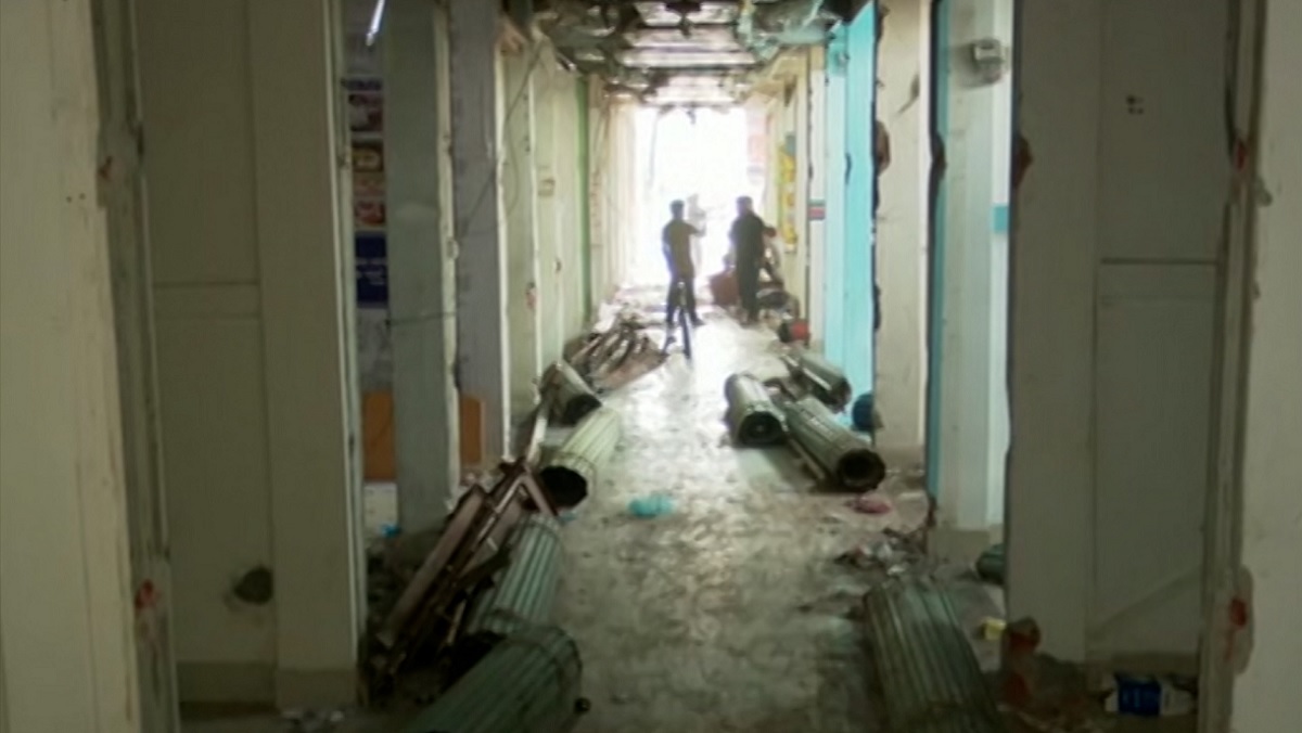 নীলক্ষেতে ডিএসসিসির অভিযান, ভাঙা হবে ১৪৮টি অবৈধ দোকান