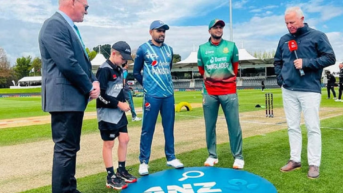 সেমির লক্ষ্যে টসে জিতে ব্যাটিংয়ের সিদ্ধান্ত বাংলাদেশের