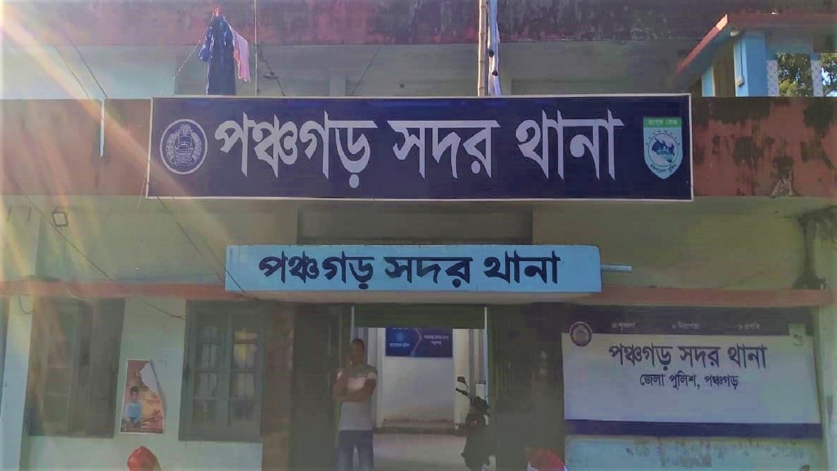 স্কুলছাত্রীকে ধর্ষণের অভিযোগ, টাকা না দিলে ছবি ভাইরালের হুমকি