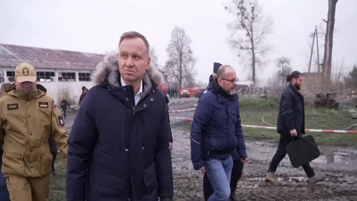 পোল্যান্ডের মিসাইল বিস্ফোরণের ঘটনাস্থল পরিদর্শন করলেন প্রেসিডেন্ট আন্দ্রে