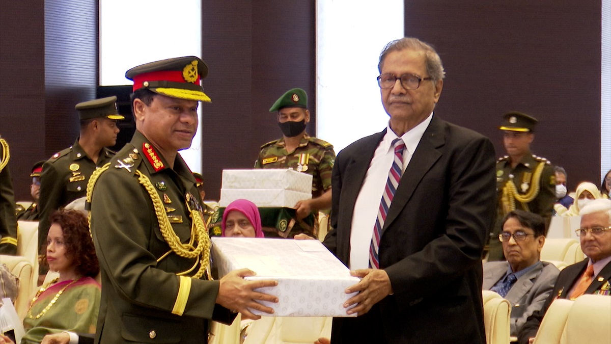 ‘অসামান্য সেবা’ ও ‘বিশিষ্ট সেবা’ পদক পেয়েছেন ৩০ জন