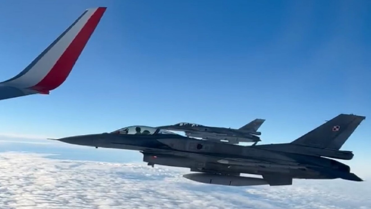 যুদ্ধ বিমান নিয়ে গার্ড অব অনার দেয়া হলো লেভানদোভস্কিদের