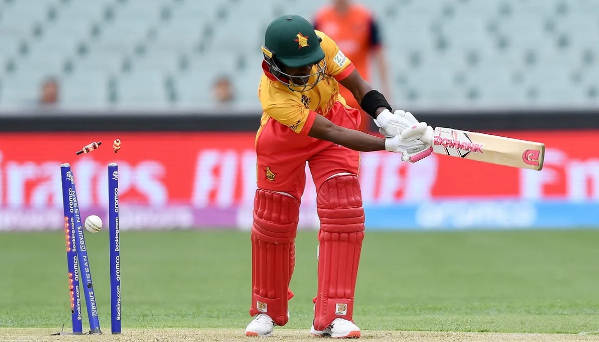 শুরুর ধস কাটিয়ে সিকান্দার রাজার ব্যাটে লড়ছে জিম্বাবুয়ে