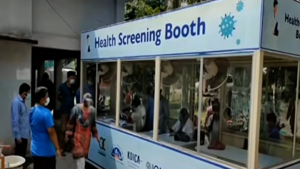 আখাউড়া ইমিগ্রেশনে থার্মাল স্ক্যানার ও ইনফ্রারেড দিয়ে চলছে স্বাস্থ্য পরীক্ষা