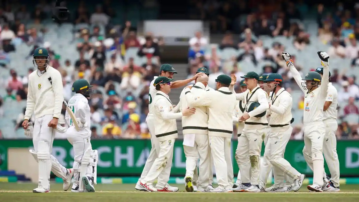 প্রোটিয়াদের ইনিংস ও ১৮২ রানে হারিয়ে সিরিজ জয় অজিদের