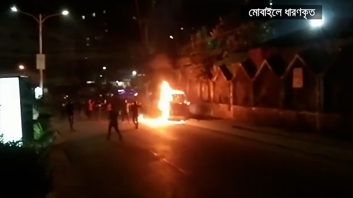 চট্টগ্রামে বিএনপির ঝটিকা মিছিল, গাড়িতে ভাঙচুর ও আগুন